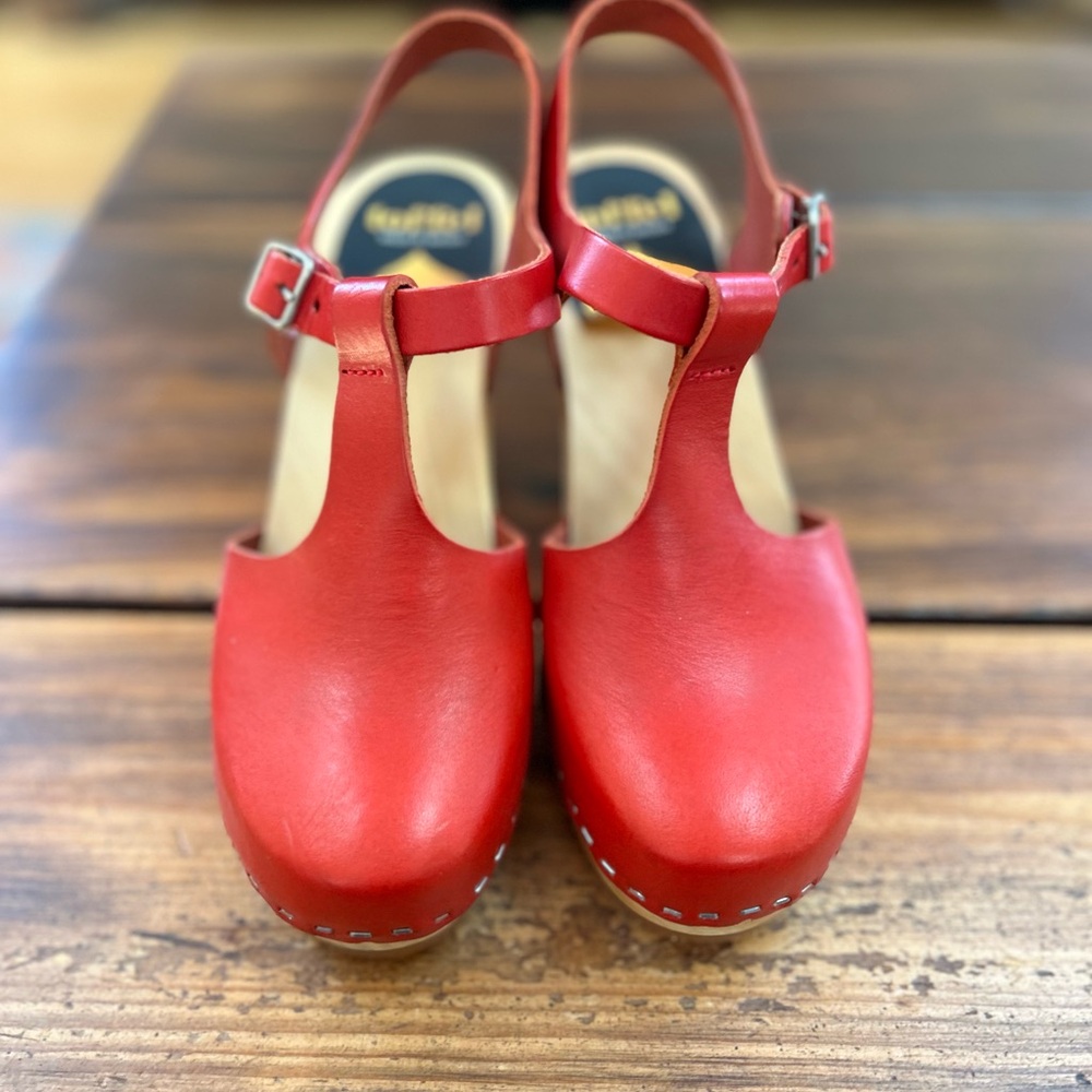 Swedish Hasbeens Red T strap Clogs wooden heels size 37 NEW